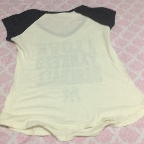 ⚾️Official New York Yankees T-shirt “I Love Yankees Baseball”Sz L cream and blue - Picture 5 of 6